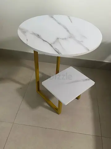 Beautiful!! Modern Marble style Side Table with Gold Frame like new!