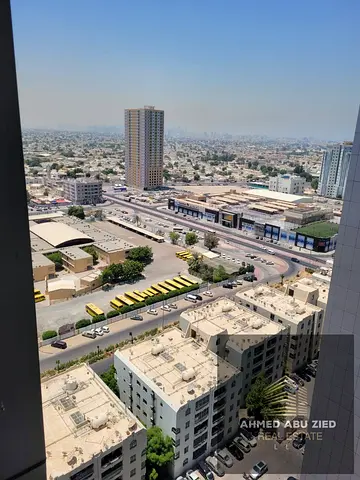 شقة غرفة وصالة للإيجار السنوي بالسيتي تاور | إطلالة مفتوحة على المدينة شارع الشيخ خليفة بـ 30,000 درهم