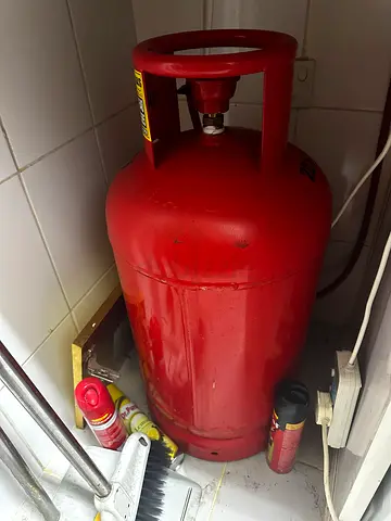 22kg gas cylinder tank with Valve and consumable gas. With stove. Gas tank 375. Stove 50
