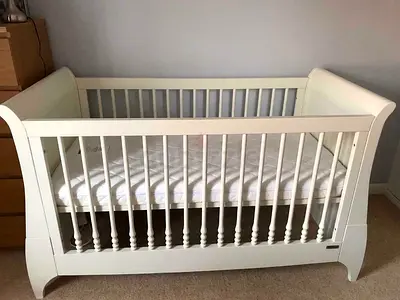 Mamas &Papas White solid wood Baby Crib convertible to toddlers bed