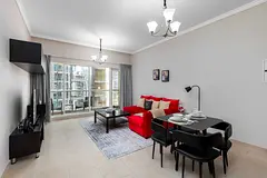 Maison Privee - Comfortable Downtown Apartment w/ City Skyline Vws