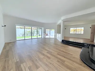 Fully bright| Private Garden| Close to beach
