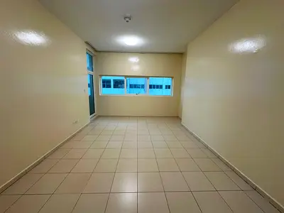 غرفة ماستر_ بمساحة كبيرة_2حمام_تكيف مركزي_ بلكونة_ خزائن بالحائط_سهل المخرج للشارقة ودبي
