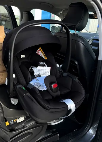 Maxicosi pebble 360 pro lieflat car seat with isofix base
