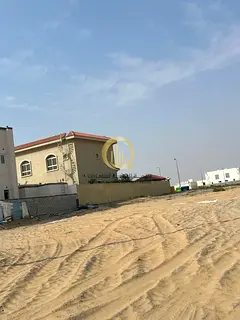 For sale: Residential land in Sharjah, Al Houshi area, old plot. Area: 20,000 sq ft Excellent locati