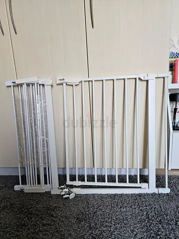 White metal baby safety gate / stair gate - good condition