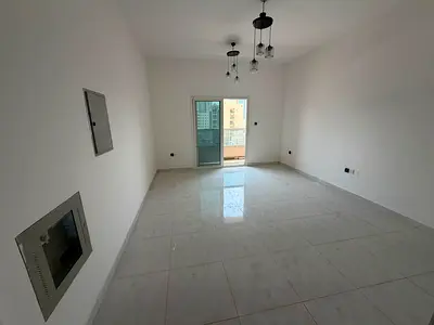 غرفة وصالة | بناية جديدة | تكييف مركزي | ثاني صف من الكورنيش