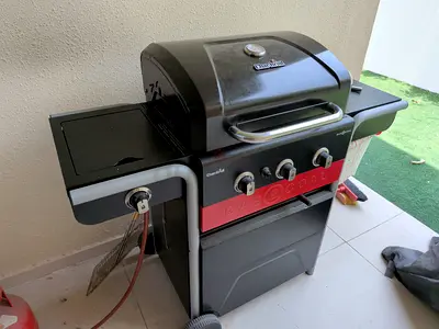 Char-Broil 3-Burner Gas BBQ Grill in Good Condition + 2x bottles