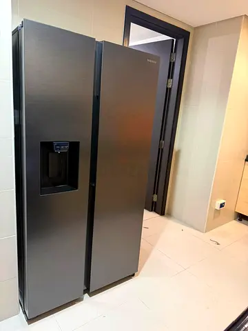 Samsung side by side refrigerator with water dispenser and ice maker