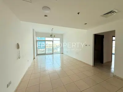 Bright & Spacious || Huge Layout || Vacant