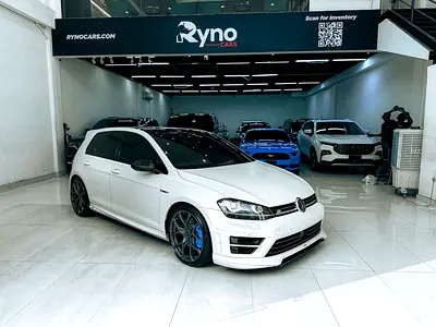 AED 2,350 // 20%DP // 2016 Volkswagen Golf R-Line 2.0T V4