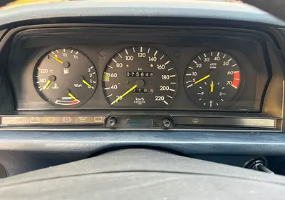 1990 Mercedes-BENZ E-CLASS — миниатюра 16