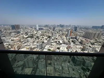 أجمل وأرقى الشقق للإيجار السنوي على كورنيش عجمان مباشرة. شقة غرفتين وصالة بإطلالة بحرية رائعة على الكورنيش، بمساحة كبيرة وتصميم مميز يوفر الراحة