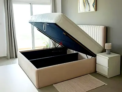 Brand new King size Hydrolic storage bed Available