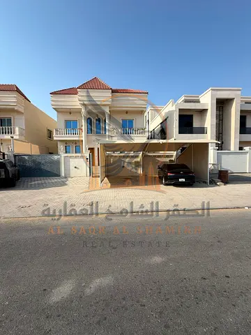 Furnished villa, second occupancy, with covered parking, high-end finishing and large area.