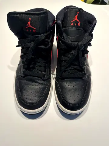 Black Air Jordan high-top sneakers, used, size US 7
