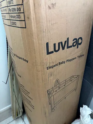 Portable baby playpen / travel cot - breathable mesh