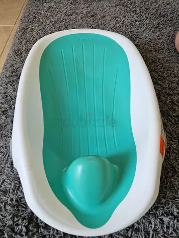 Baby bathtub with newborn support - clean and gently used