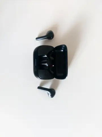 Soundcore K20I black used, the hinge is broken
