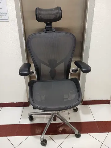 For Sale Herman Miller Aeron Remastered Chair type C Fully Loaded excellent condition
