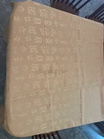 Tablecloth with Subtle Shiny Pattern