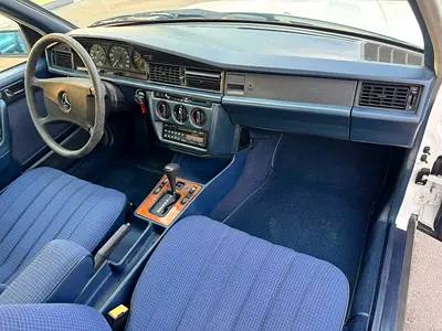 صورة 10 لـ 1990 Mercedes-BENZ E-CLASS