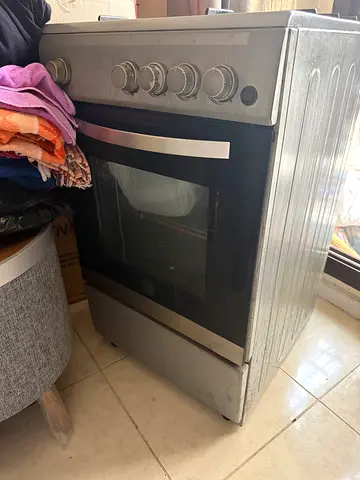 Used freestanding gas oven and cooker, needs cleaning/repair