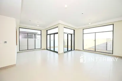 4BR Villa in The Pulse Beachfront 3 | Lake View