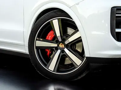 صورة 8 لـ 2024 Porsche CAYENNE
