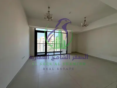 شقه اول ساكن غرفتين وصاله للايجارالسنوي فى منطقه ابوشغاره بأمارة الشارقه بلكونه اطلالات مفتوحه خزائن بالحائط تشطيب حديث مساحه واسعه