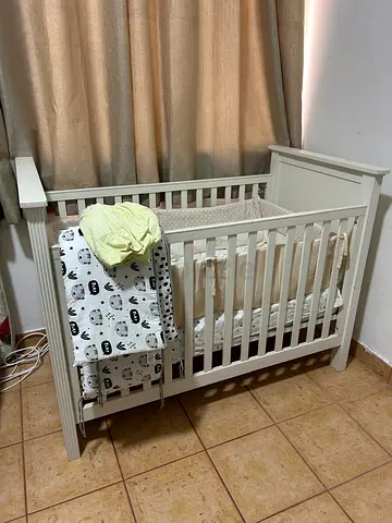 Pottery barn wooden baby crib in good condition