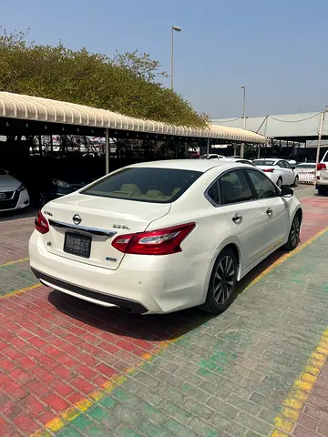 2017 Nissan ALTIMA — фото 5