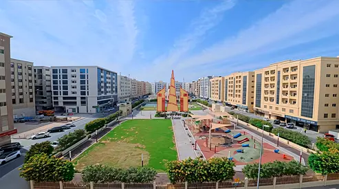 LAVISH 2BHK CLOSE TO PARK 12 CHEQUES FOR FAMILY ONLY