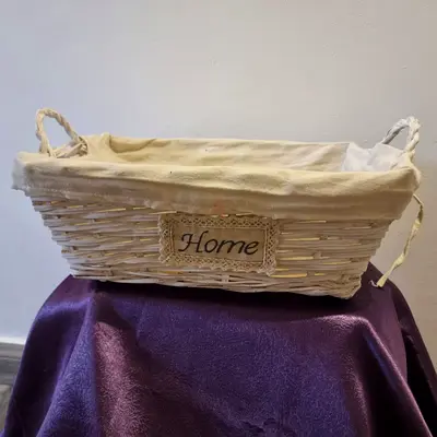 White Wicker Storage Basket with "Home" Fabric Lining – Mirdif
