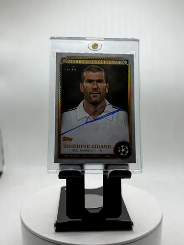 ZINEDINE ZIDANE ON CARD AUTO (AUTOGRAPH OUT OF 50)