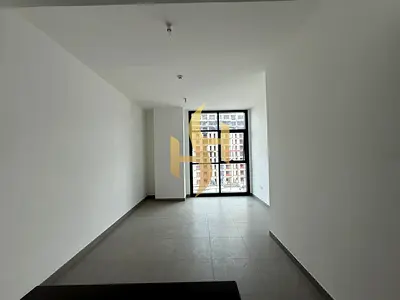 شقة جاهزه للسكن اول ساكن للبيع في قلب الممشى بالشارقة