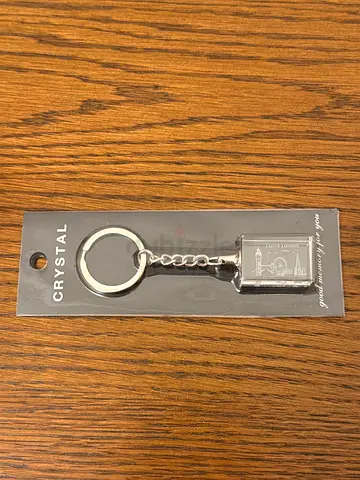 Crystal souvenir keychain with etched 3D landmark (new in pack)