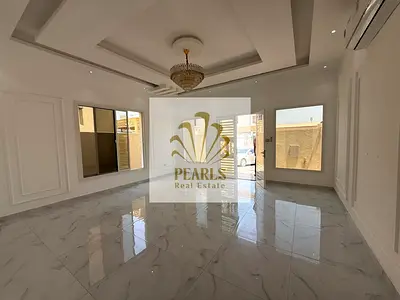 أفخم فيلا أول ساكن بالياسمين، تشمل 5 غرف، مجلس وصالة، 7 حمامات، تكييف سبليت، خزائن حائط، مظلة سيارات، تشطيبات راقية، إيجار سنوي 115,000 درهم، 4 دفعات.