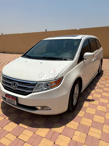 2013 Honda Odyssey Touring (FULL OPTION)