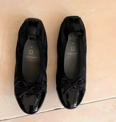 Black patent leather ballet flats, EU size 35 — NEVER used Brand GEOX Italy