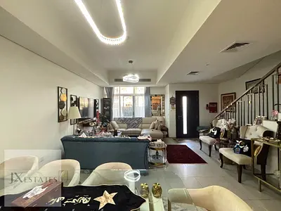 منزل تاون هاوس مكون من 4 غرف نوم + غرفة للخادمة | تصميم واسع | فرصة استثمارية