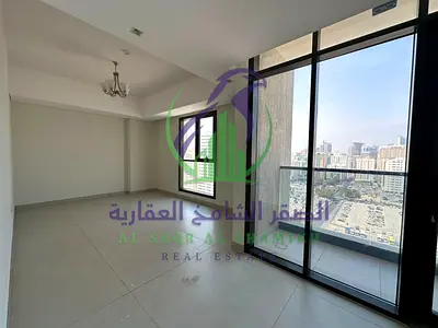 شقه اول ساكن غرفتين وصاله للايجارالسنوي فى منطقه ابوشغاره بأمارة الشارقه بلكونه اطلالات مفتوحه خزائن بالحائط تشطيب حديث مساحه واسعه