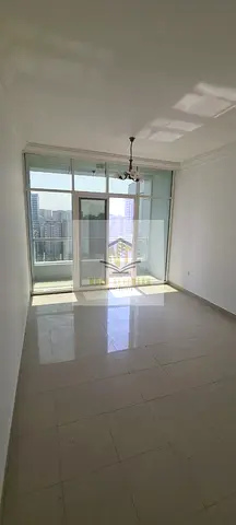**للإيجار | استوديو مميز في منطقة التعاون**  استوديو عصري بتصميم عملي، يضم مطبخًا مفتوحًا، وبلكونة بإطلالة مفتوحة، وخزانة ملابس مدمجة، وحمامًا بتشطيبا