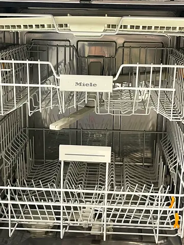 Miele 3rake dishwasher (Good Working Condition) Free delivery installation
