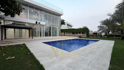 🏡✨ فيلا فاخرة للبيع في الزوراء – إطلالة كاملة ومباشرة على ملعب الجولف ✨🏡