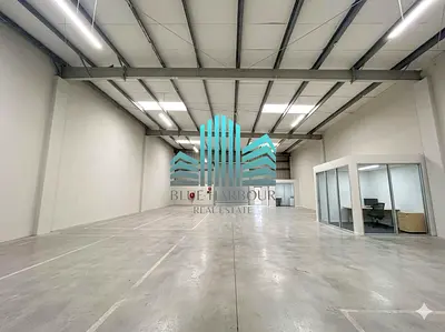 WITH KEY MONEY | EPOXY COATED FLOORING WITH AC AND ROLLER SHUTTER DOOR