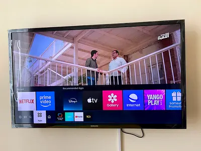 Samsung 32-inch LED Smart TV - Wall Mounted, Working Condition