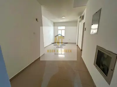 لإيجار في منطقة البوطينة شقة مميزة تتكون من غرفة نوم وصالة وحمام، بتصميم عملي وتشطيبات جيدة، مناسبة