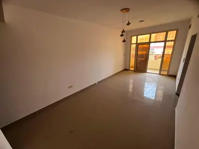 بلكونه اطلاله مفتوحه _ مساحة كبيرة _ موقع مميز بالقرب من جامعة عجمان والمحكمة _ سهل المخرج لدبي