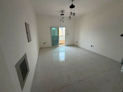 غرفة وصالة _ ثاني صف كورنيش عجمان _ بناية جديدة _ 2 حمام _ بلكونة _ باركن مجاني _ تكييف مركزي _ 30 ألف